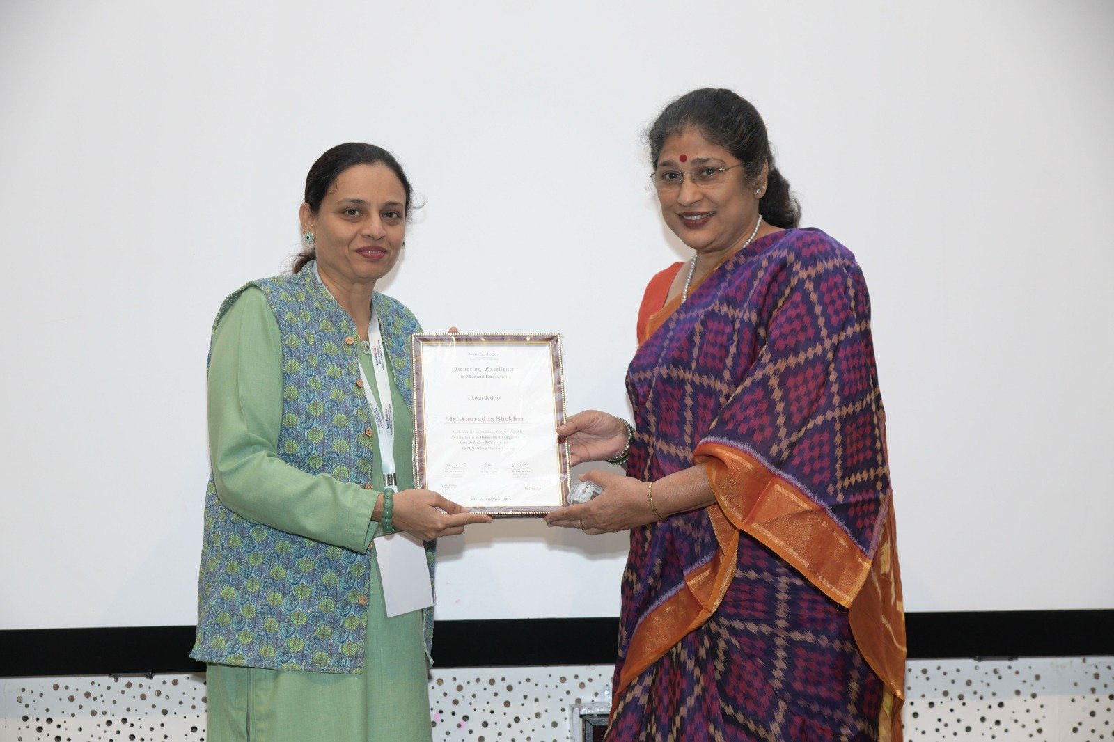 Award presentation at NutriBodyCon Mumbai 2025.