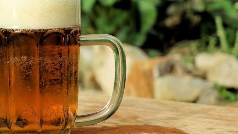 Alcoholic drinks, linked to visceral fat accumulation without weight gain