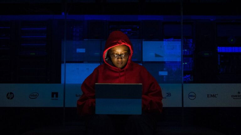 Night shift work at a computer, a driver of circadian metabolic risk