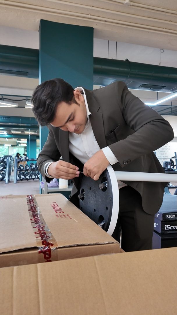 InBody India engineer assembling the analyzer's arm electrodes during installation at Krux Get Fit